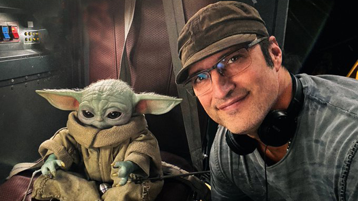 Robert Rodr&iacute;guez confirma con foto junto a "Baby Yoda" que se suma a la direcci&oacute;n de "The Mandalorian"