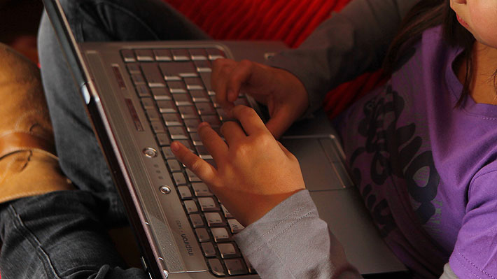 Agencia de la ONU advierte que pandemia hizo que ni&ntilde;os accedieran a internet a una menor edad