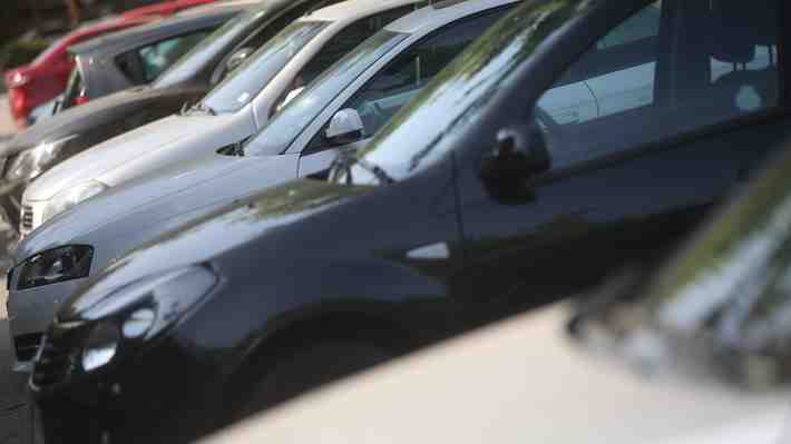 Desplome en venta de automóviles: Industria asegura no estar en crisis y califican de "improbable" fuga de marcas