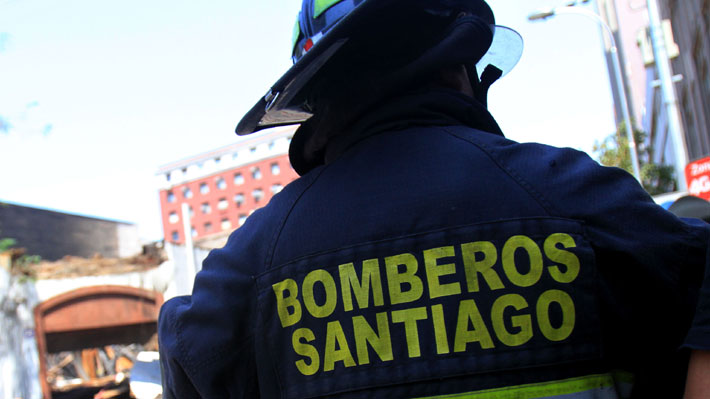 Cuerpo de Bomberos de Santiago pide diálogo y descarta "medidas de presión" ante recorte presupuestario