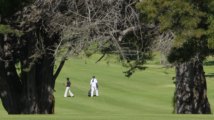 Ministro de Salud califica de "grave" autorización de clubes de golf a retomar actividades en medio de la pandemia