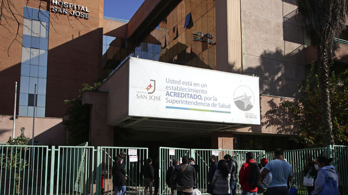 Subsecretario Zúñiga descarta "falta" de ventiladores en el Hospital San José tras acusaciones por muerte de paciente