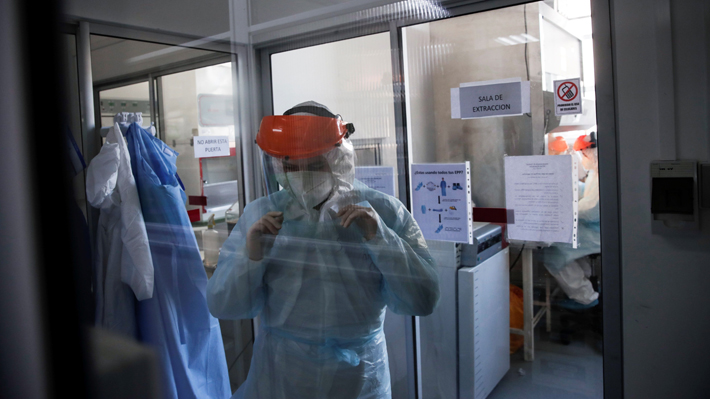 Gobierno informa nuevo récord de exámenes PCR y dice que suspensión de laboratorios no disminuirá capacidad de análisis