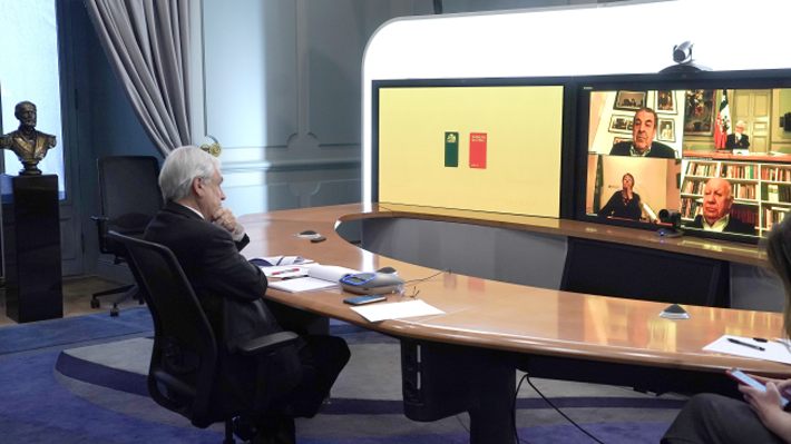 Presidente Piñera sostiene reunión virtual con Bachelet, Lagos y Frei: Covid-19 y recesión mundial marcan la cita