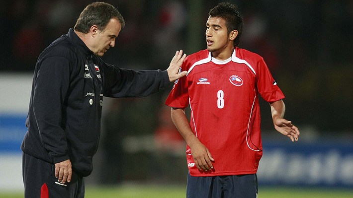 Todo partió cuando Vidal no quiso ir a un torneo... La historia de desencuentros en la tensa relación entre el volante y Marcelo Bielsa