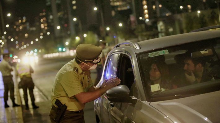 Vuelven a bordear los mil: 931 personas fueron conducidas a cuarteles policiales por no respetar el toque de queda