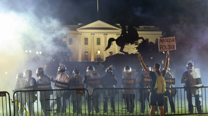 EE.UU. vive nueva jornada de protestas: Prenden hogueras frente a la Casa Blanca