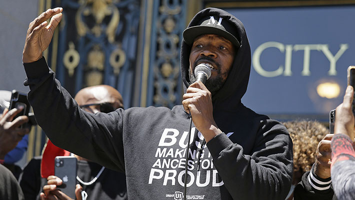 Jamie Foxx lidera protesta pacífica frente al Ayuntamiento de San Francisco por la muerte de George Floyd