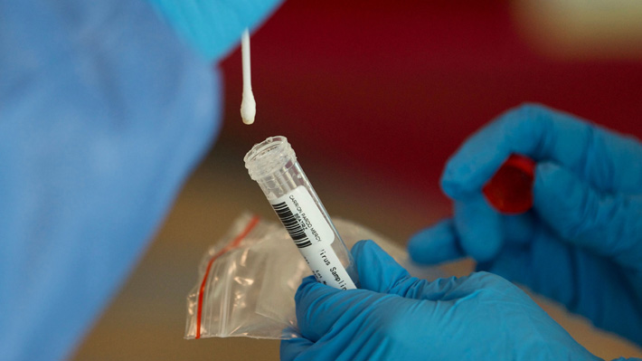Salud modificará testeo de PCR en atención primaria tomando muestras de saliva