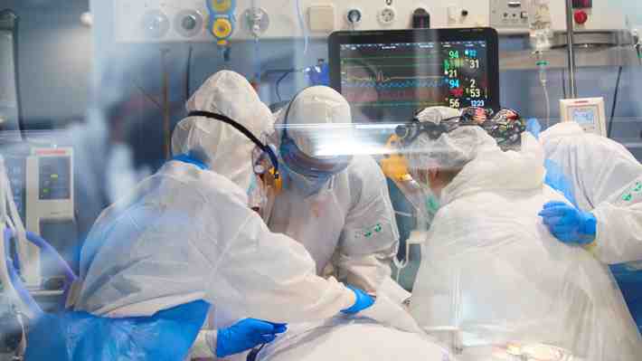 Obesidad es el factor que se repite entre los pacientes jóvenes que se agravan por covid-19