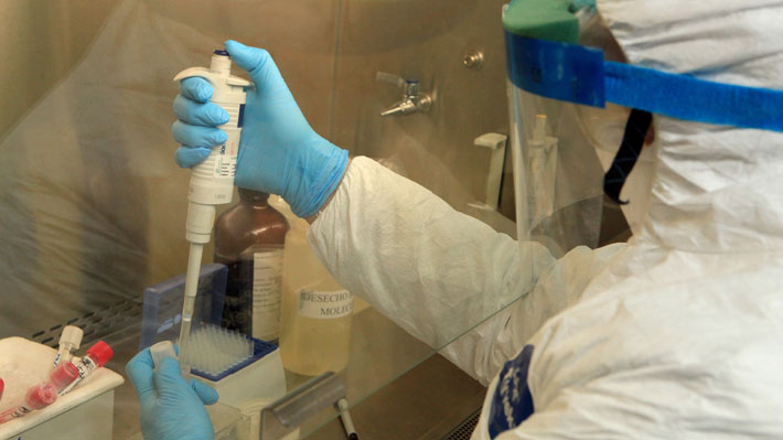 PCR con saliva: Expertos manifiestan aprensiones por nueva técnica que se aplicará en la salud primaria