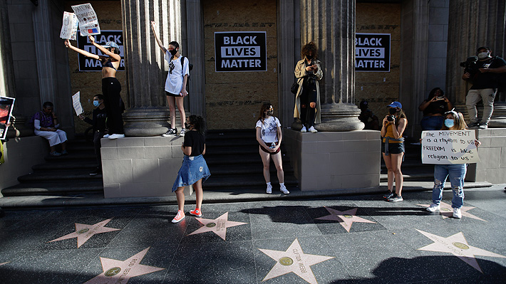 Pintan de negro la estrella de Donald Trump en el Paseo de la Fama de Hollywood en protesta contra la violencia racial
