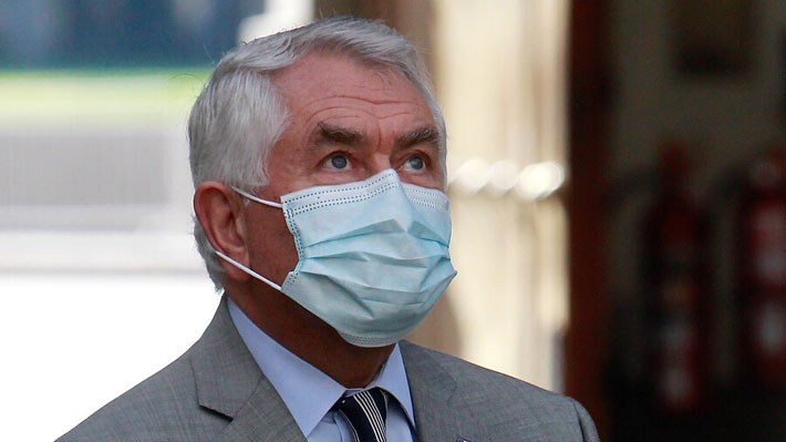 Ministro Paris pide a clínicas privadas "un esfuerzo adicional" ante avance de la pandemia