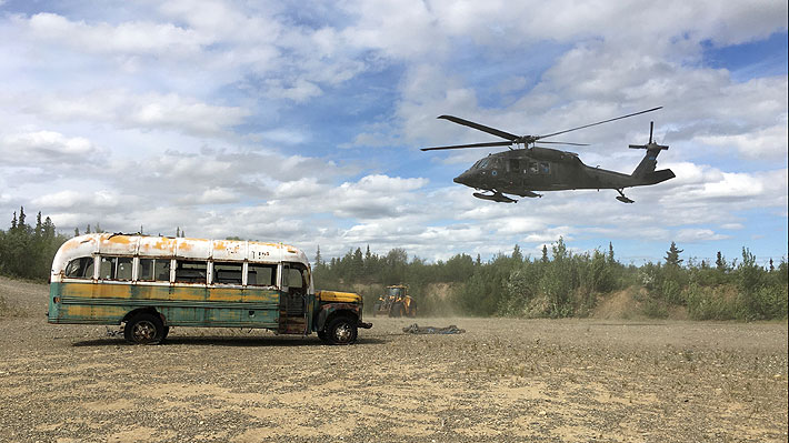 Fotos Retiran Por Seguridad Autobus Abandonado En Alaska Popularizado Por El Libro Y La Pelicula Into The Wild Emol Com