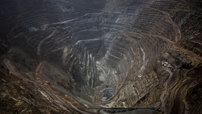 Bloomberg: Restricciones en minas de Chile para contener contagios ponen en duda producción futura de cobre