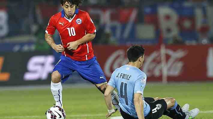 El uruguayo Fucile habla de las burlas por el caño que le hizo Valdivia en Copa América y le manda un provocador mensaje a Chile