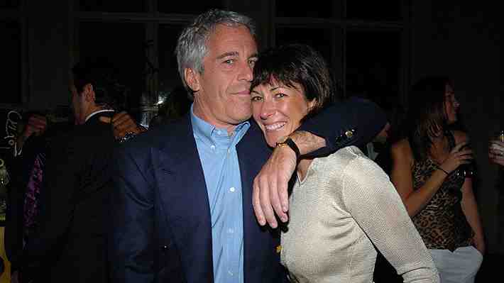 Detienen a ex pareja de Jeffrey Epstein por su presunta participación en red de explotación sexual de menores