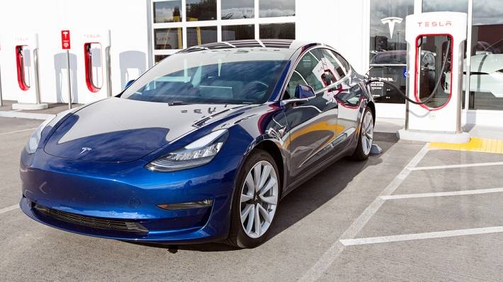 Hombre compró por error 27 unidades del Tesla Model 3 a un valor de 1,4 millones de euros