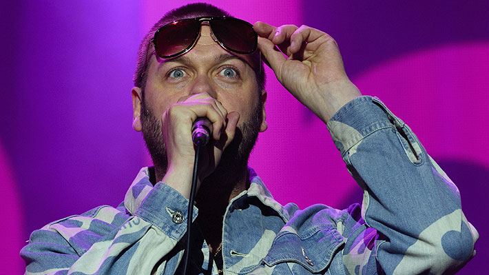 Ex vocalista de Kasabian se declar&oacute; culpable de agredir a su novia durante el confinamiento en Gran Breta&ntilde;a