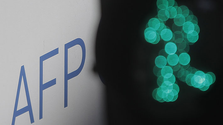AFPs califican de un "error histórico" aprobación de proyecto sobre retiro de fondos de pensiones
