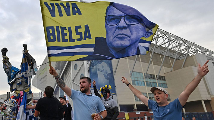 Locura por el ascenso del Leeds de Bielsa...  Las reacciones con mensaje de Bravo incluido y las imágenes de los festejos