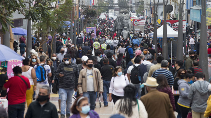 Antofagasta desplaza a Puente Alto y es la comuna con más casos activos: Revisa las que más subieron y bajaron en el país