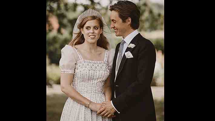 Vestido vintage y la tiara que usó la reina Isabel II en su boda: Así fue el matrimonio de la princesa Beatriz