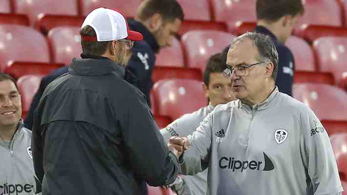 El curioso cruce de Bielsa con su traductor y los tremendos elogios que recibió de Jurgen Klopp