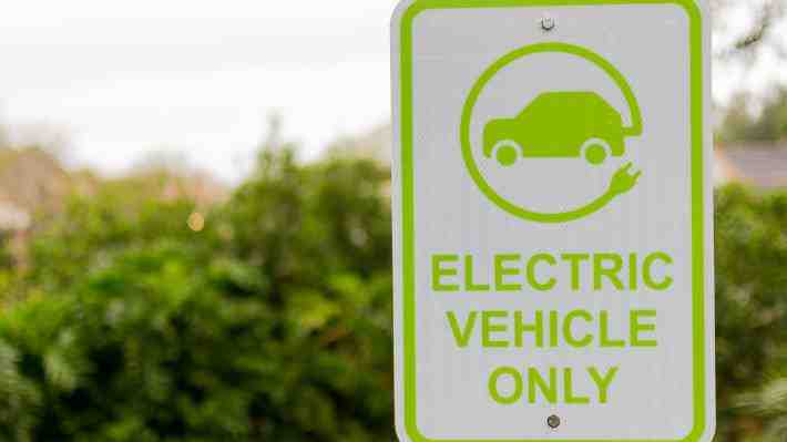 California anuncia que prohibirá los autos con motores convencionales a partir de 2035