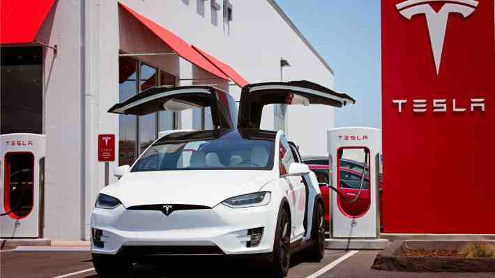 Tesla retirará cerca de 30 mil vehículos del mercado chino por fallas en la suspensión