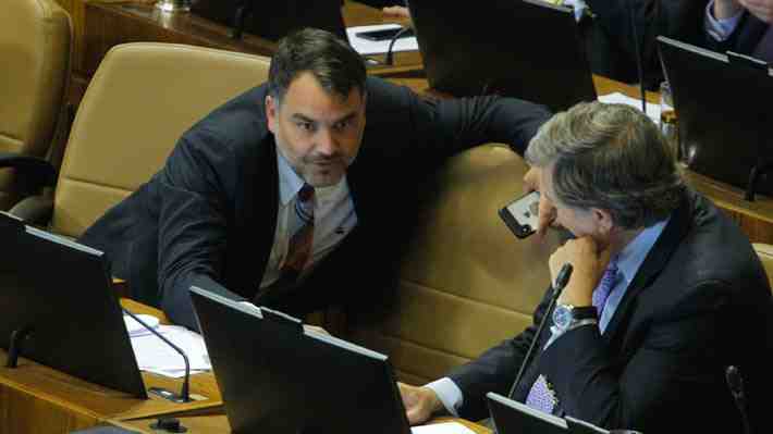 Micrófono abierto capta diálogo de diputados UDI sobre nuevo director de Carabineros: "Es de izquierda, izquierda"