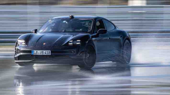 El Porsche Taycan logra récord mundial de drifting para un auto eléctrico