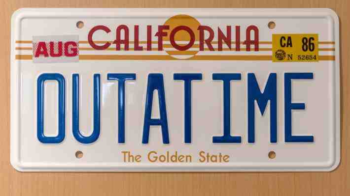 Juez de California califica como ilegal norma que prohíbe las patentes personalizadas con mensajes ofensivos