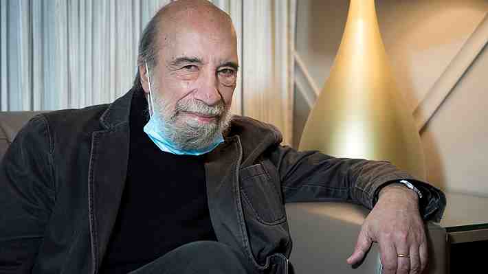 Raúl Zurita dejó parte de una de sus obras en La Caja de las Letras, el depósito cultural del Instituto Cervantes