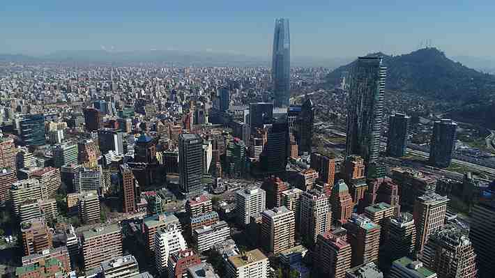 OCDE mejora estimación para el PIB de Chile: Caería 6% este año y se recuperaría 4,2% en 2021
