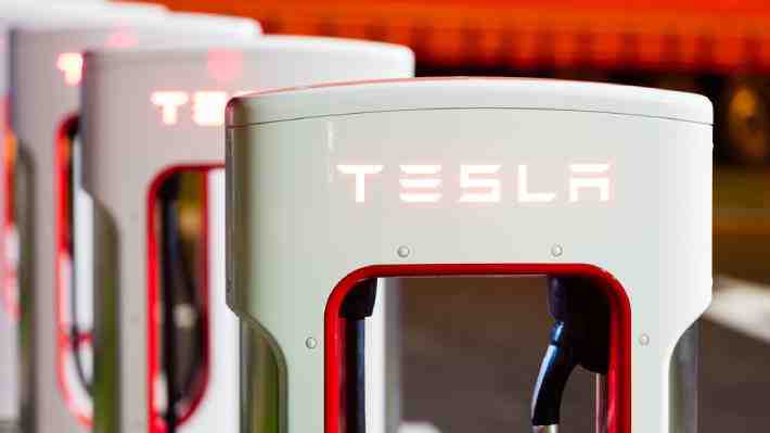 Tesla no descarta permitir a conductores de otras marcas usar sus supercargadores en China