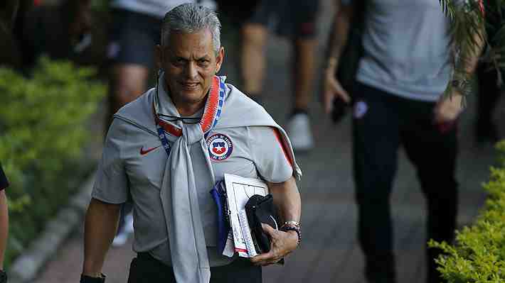 ¿Se va Rueda de Chile?: Lo colocan como el principal candidato a DT de Colombia y hasta filtraron el contrato que le ofrecen