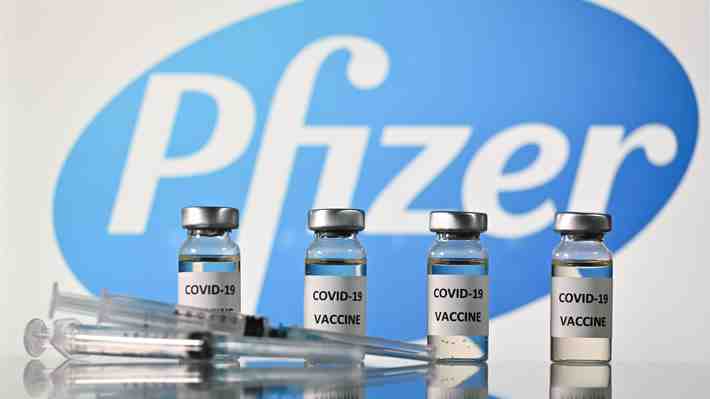 Ministro Paris asegura que Pfizer no rebajará dosis para Chile tras anunciar reducción a la mitad de la producción de vacunas