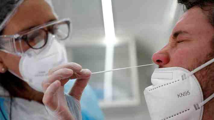 Minsal emite circular para realizar examen PCR sin requerir de orden médica