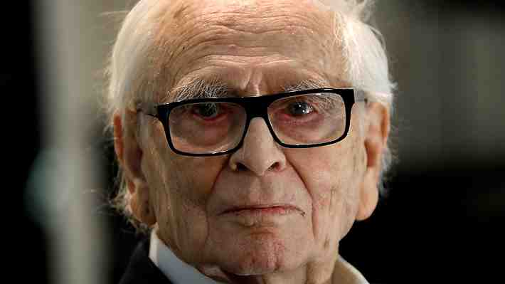 Pierre Cardin, reconocido diseñador y pionero del prêt-à-porter, murió a los 98 años