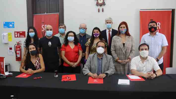 FA y bloque liderado por el PC inscribe lista de constituyentes marcando distancia con Unidad Constituyente