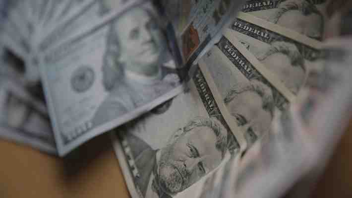 Dólar se dispara $15 y anota su mayor alza en cinco meses tras anuncio de compra de divisas del Banco Central