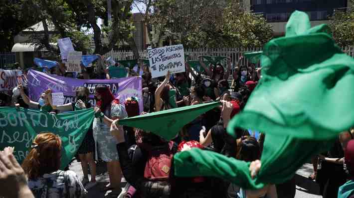 Comisión de Mujer de la Cámara inicia discusión para despenalizar el aborto resaltando "disposición" a debatir