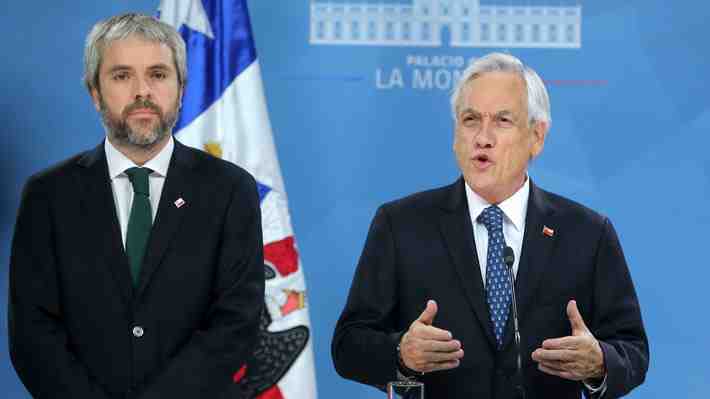 Blumel: Piñera tuvo "muchas presiones" de "sectores más duros de la derecha" para sacar militares a la calle el 12 de noviembre del 2019