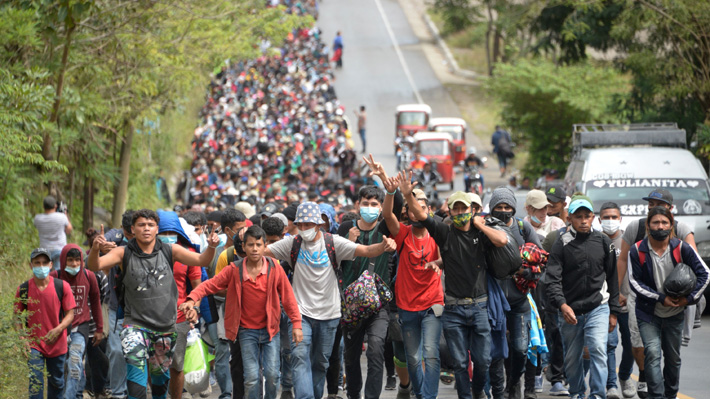 Caravana con miles de migrantes proveniente de Honduras se dirige