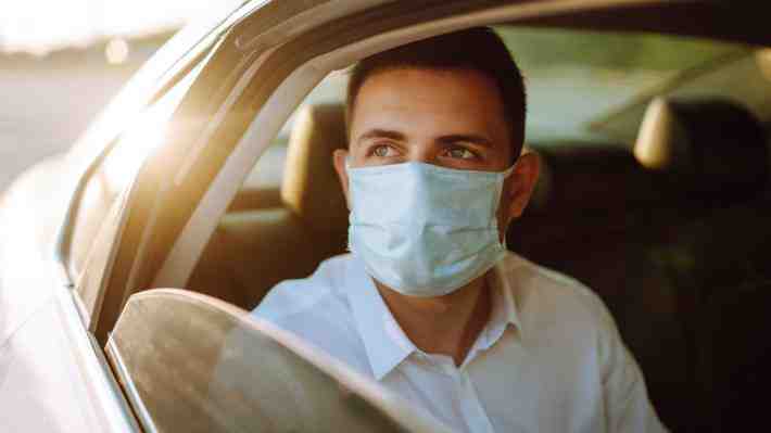 Estudio confirma que viajar con las ventanas abajo reduce posibilidades de contraer Covid-19 en un auto