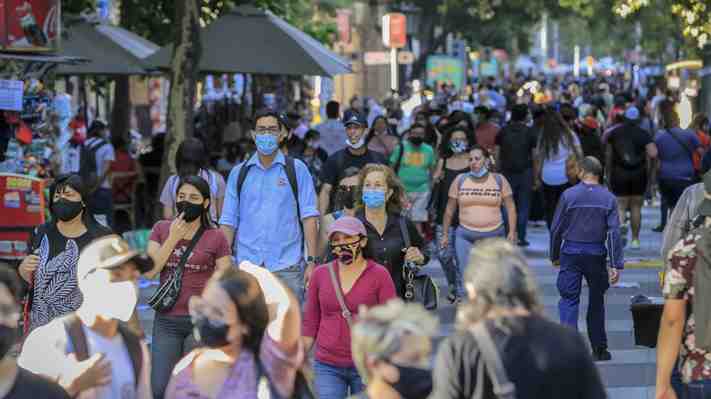 Ocupados informales caen 16,2% entre octubre y diciembre y alcanzan los 2,1 millones