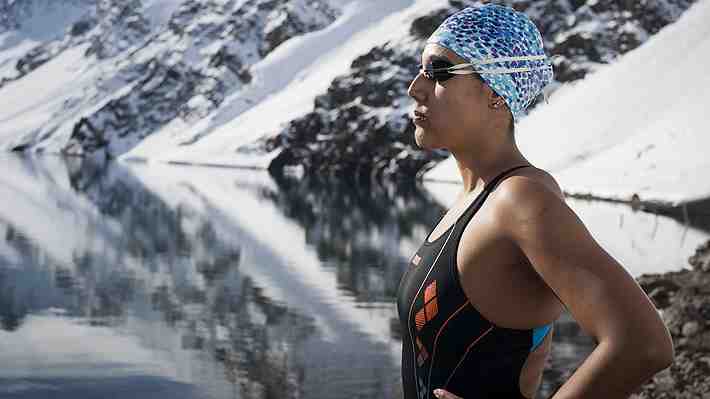 Campeona mundial de aguas gélidas se lanza contra el Mindep: "No sé si voy a tener que hacer rifas para pagarle a mi entrenador"