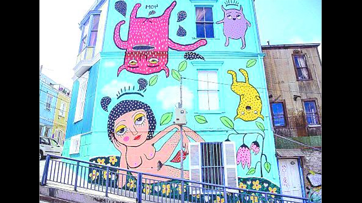 Mon Laferte Podria Ser Multada Si El Mural Que Pinto En Valparaiso No Cuenta Con Permisos Emol Com