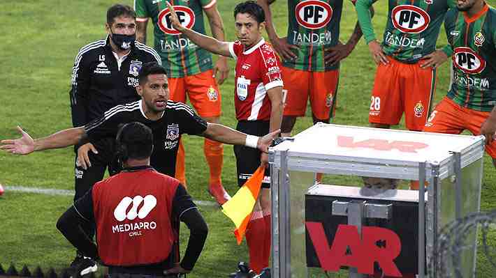 "Penal clarísimo", "¡Qué terrible!", "el árbitro no tuvo cojones": Indignación en Colo Colo por polémica jugada y hasta Vidal explotó